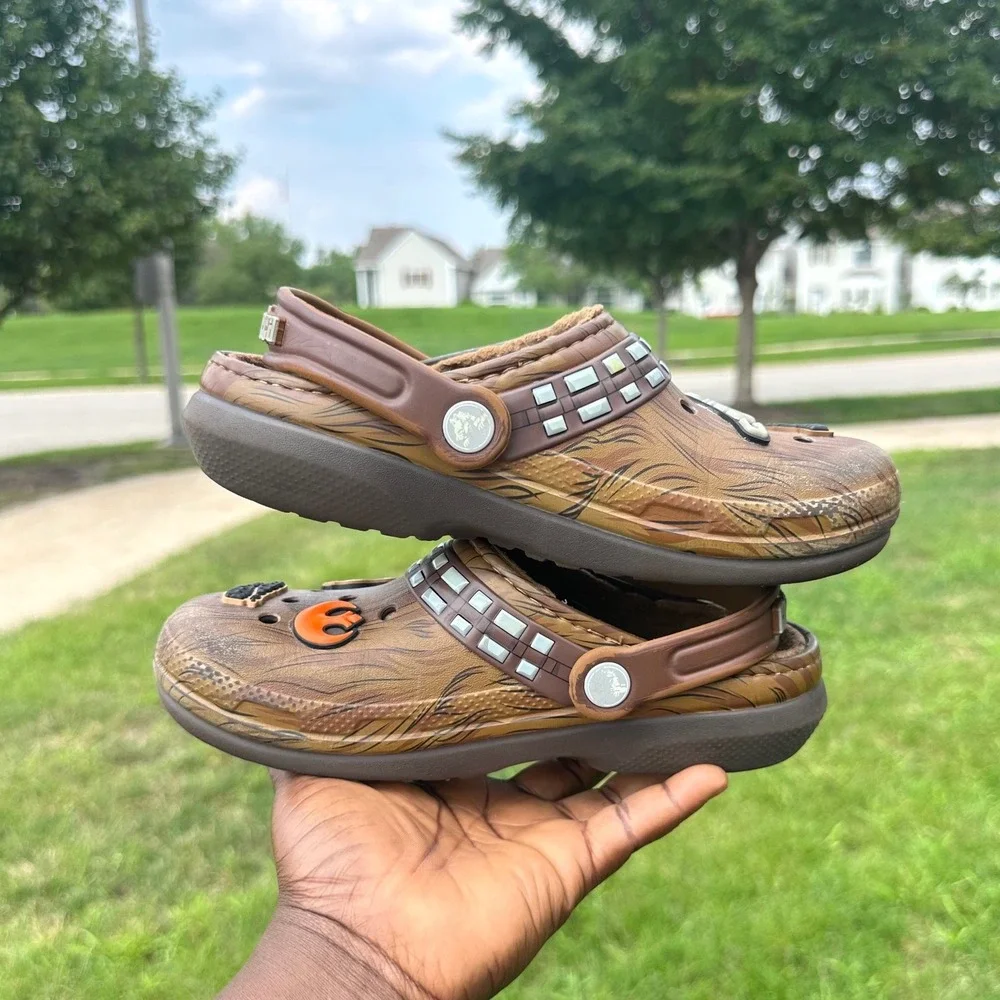 Crocs Big Kids Star Wars Chewbacca Classic‎ Lined Clogs Size J 3 Brown Sandals